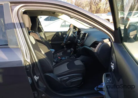 2018 Jeep Cherokee Latitude Tech Connect 4X4 from USA, damaged, VIN 1C4PJMCX2JD607247